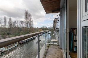 Exterior - Regent's Canal View Apartment (London)
