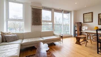 Basic Apartment | Living area