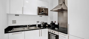 Urban Retreat: Stylish 1-bed Bliss