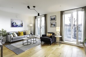 Basic Apartment | Interior - Tranquil Belsize Park Haven With Stunning Views (London)