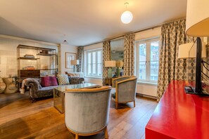 House | Living room - Beautiful Three Bedroom House in West London (London)