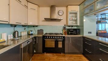 House | Private kitchen | Dining tables