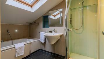 House | Bilik Mandi