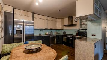 House | Private kitchen | Dining tables