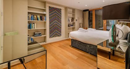 Beautiful Three Bedroom House in West London