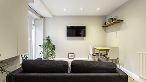 Unclassified image, 3 of 25, button - Cosy Garden Flat in Prestigious Residential Area (London)