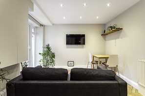Basic Apartment | Interior - Cosy Garden Flat in Prestigious Residential Area (London)