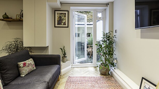 Unclassified image, 1 of 25, button - Cosy Garden Flat in Prestigious Residential Area (London)