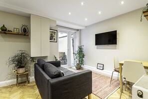 基本公寓 | 起居區 | 電視