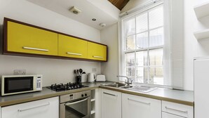 Unclassified image, 5 of 25, button - Bright Marylebone Apartment (London)