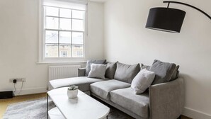 Unclassified image, 4 of 25, button - Bright Marylebone Apartment (London)