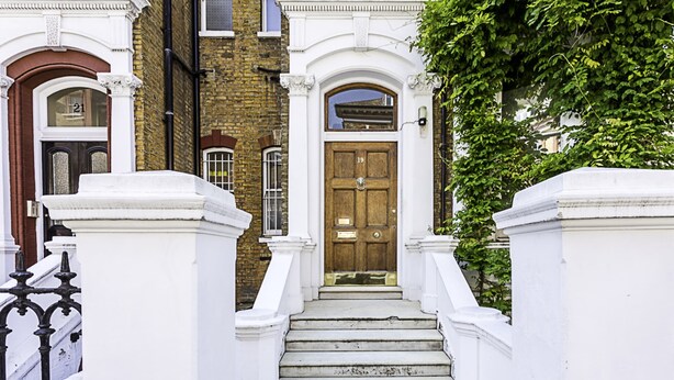Unclassified image, 1 of 25, button - Well-designed Chelsea Flat (London)