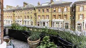 Unclassified image, 2 of 25, button - Well-designed Chelsea Flat (London)
