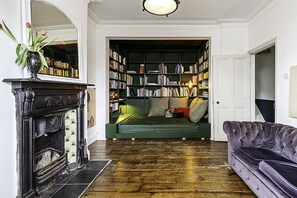 Basic House | Interior - Hackney - Victoria Park: Generous 2 Bed Terrace (London)