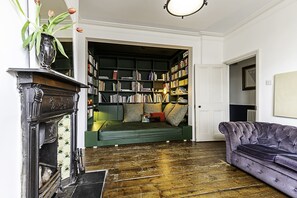 Basic House | Interior - Hackney - Victoria Park: Generous 2 Bed Terrace (London)