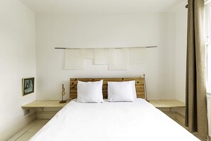 Basic House | 2 bedrooms, iron/ironing board, bed sheets - Hackney - Victoria Park: Generous 2 Bed Terrace (London)