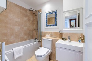 Basic Apartment | Bathroom | Bathtub, hair dryer, towels, soap - Lovely Pimlico Home (London)