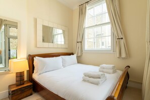 Basic Apartment | 1 bedroom, laptop workspace, iron/ironing board, bed sheets - Lovely Pimlico Home (London)