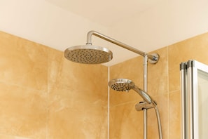 Basic Apartment | Bathroom | Bathtub, hair dryer, towels, soap