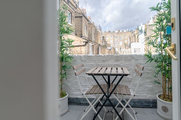 Basic Apartment | Exterior