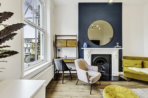 Apartamento básico | Área de estar | TV