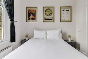 Basic Apartment | 1 bedroom, bed sheets - The Shepherd's Bush Hideaway (London)