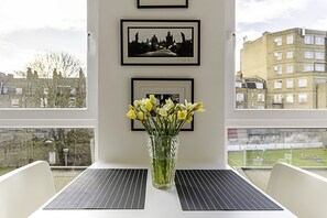 Private kitchen - Cosy Angel Flat: Tube Nearby, Stunning Views! (London)