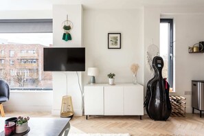 基础公寓 | 起居区 | 电视