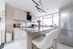 Lejlighed | Privat køkken | Spisebord