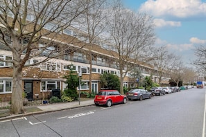 Exterior - Excellent 3-bed Flat In Elephant Castle (London)