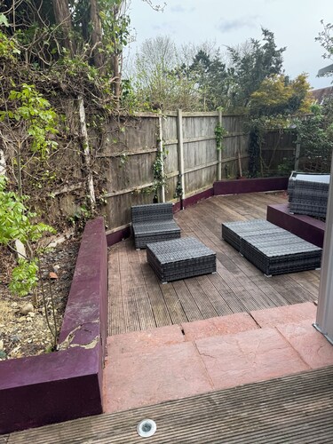 Keep it simple and peaceful in this 2-bedroom Brentwood apartment.