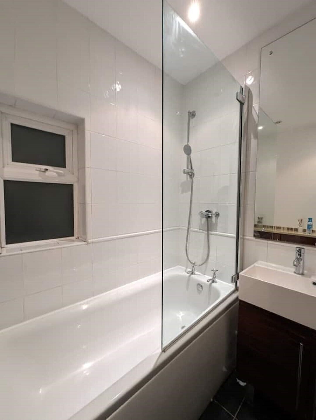 Shower, jetted tub, hair dryer, towels