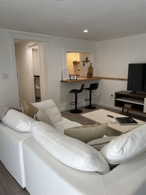 Smart TV - Modern Cozy 1 Bedroom Apt in Central Boise (Boise)