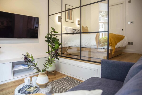 1 غرفة نوم ومكواة/لوح كي وملاءات أسرّة