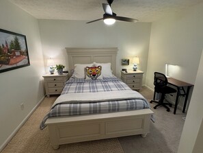 2 soveværelser, skrivebord, strygejern/strygebræt, Wi-Fi