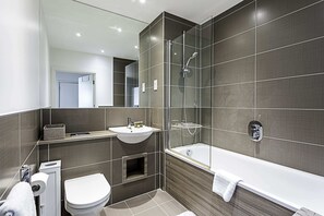 Basic Apartment | Bathroom