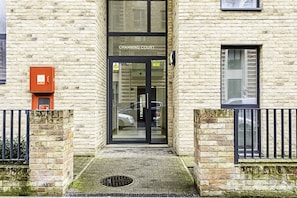 Basic Apartment | Interior - Humble Abode in Acton (London)
