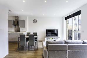 Basic Apartment | Living area | TV - Humble Abode in Acton (London)