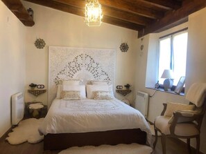 1 多间卧室、熨斗/熨衣板、床单