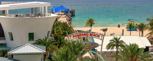 Oceanfront Studio! Step from your door to the beach! Your own private entrance!