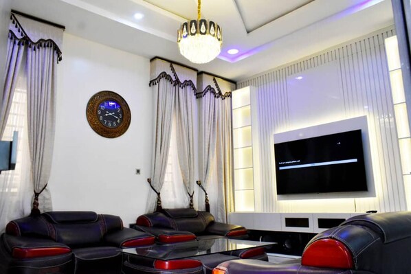 House | 4 bedrooms, free WiFi, bed sheets - Impeccable 4-bed House in Lagos Nigeria (Lekki)