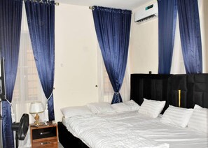 House | 4 bedrooms, free WiFi, bed sheets - Impeccable 4-bed House in Lagos Nigeria (Lekki)
