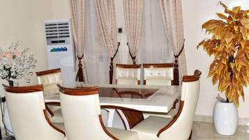 House | Tempat makan