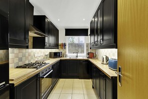 Leilighet – basic | Eget kjøkken | Kjøleskap, mikrobølgeovn, ovn og kokeplater