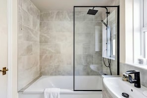 Bathroom - Cosy Home in Calm Residence (London)