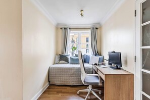 Standard-Apartment | 1 Schlafzimmer, laptopgeeigneter Arbeitsplatz, Bügeleisen/Bügelbrett