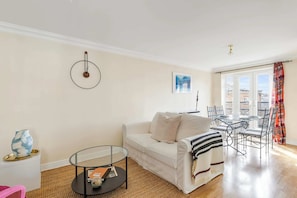 Standard Apartment | Interior - Cosy Home in Calm Residence (London)