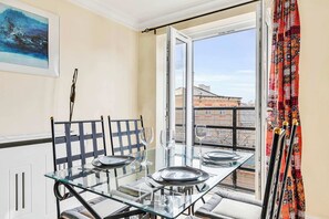 Standard Apartment | Interior - Cosy Home in Calm Residence (London)