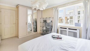 Unclassified image, 4 of 25, button - Cosy Home in Calm Residence (London)