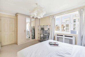 Standard-Apartment | 1 Schlafzimmer, laptopgeeigneter Arbeitsplatz, Bügeleisen/Bügelbrett